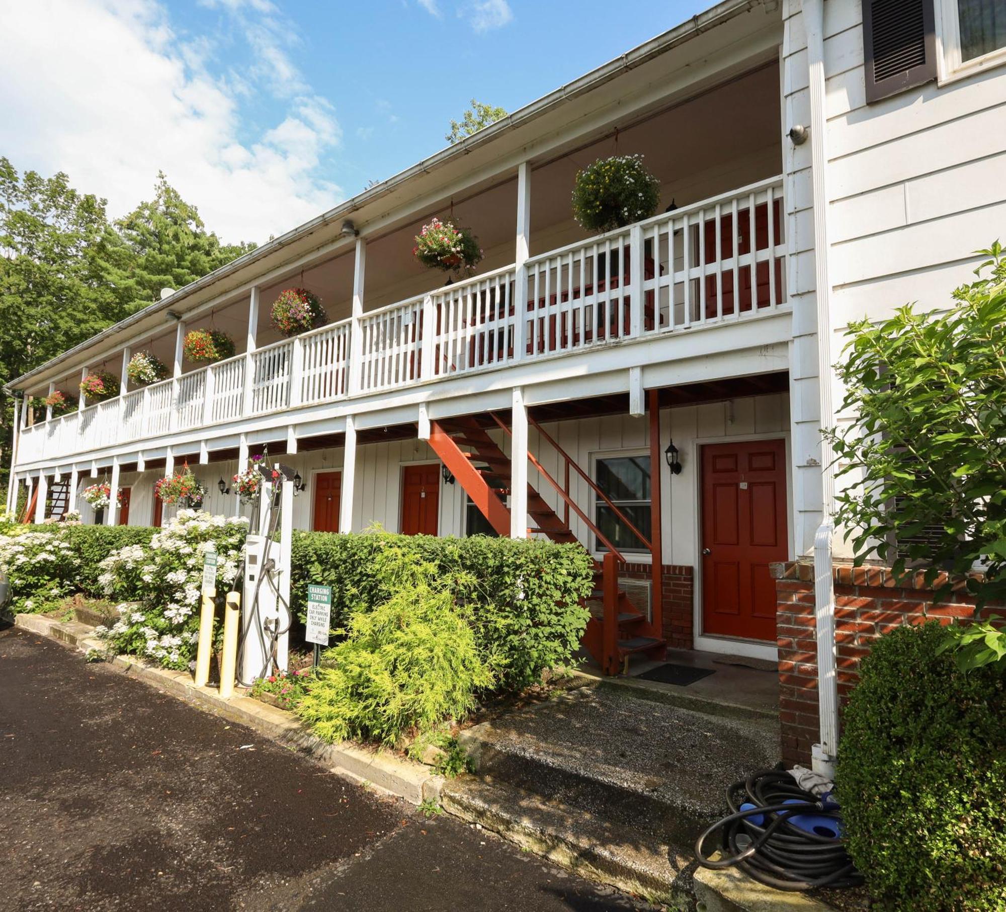 Chatham Travel Lodge Old Chatham Exterior foto